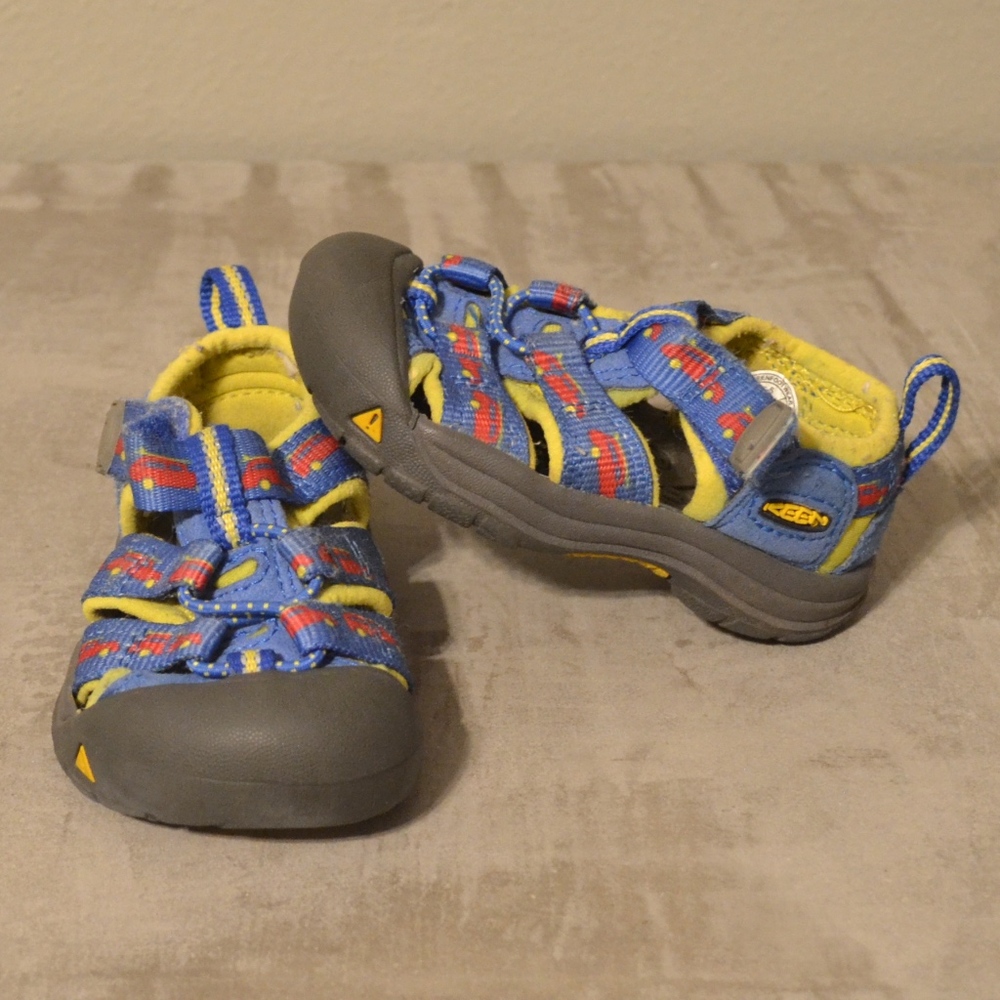 KEEN Newport H2 Water Sandals size 5